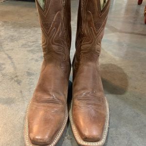 Ladies ariat boots